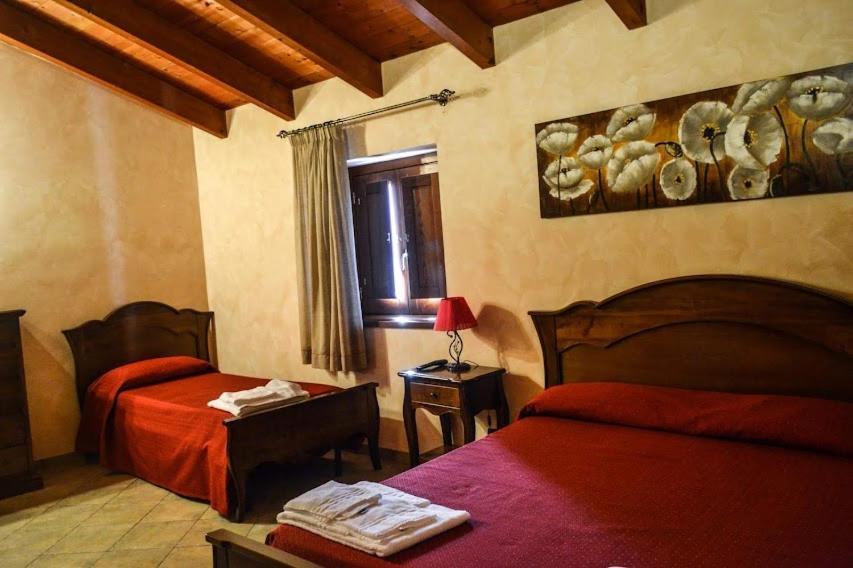 Agriturismo U' Casinu Da Scala 肯波拉圣吉奥瓦尼 外观 照片